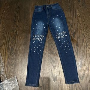 New with tags. Women's Pearl Ripped Denim Jeans Size Small